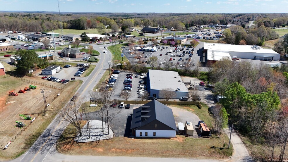 More Photos Of 3440 E Broad St, Statesville Office For Lease