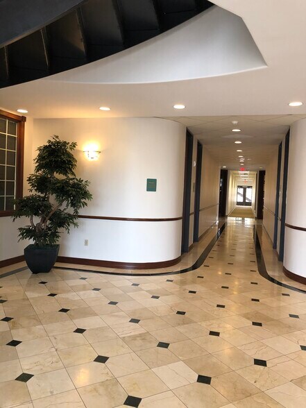 More Photos Of 6302 W Broadway St, Pearland Medical For Lease