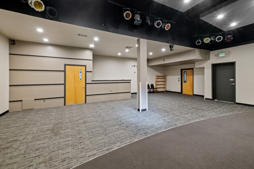 More Photos Of 814 E Cherokee Ave, Sallisaw Religious Facility For Sale