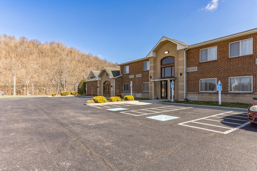 More Photos Of 5558 Lee Hwy, Atkins Hotel For Sale