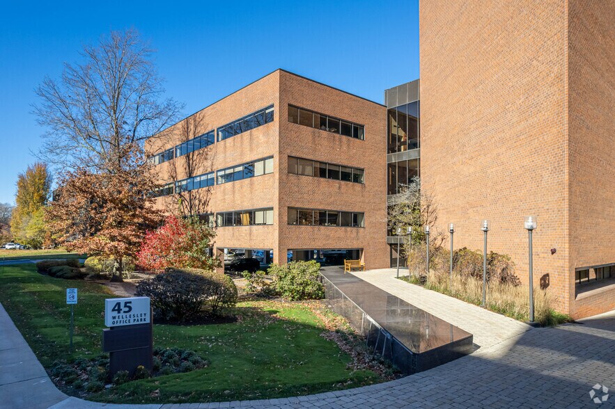 More Photos Of 45 William St, Wellesley Office For Lease