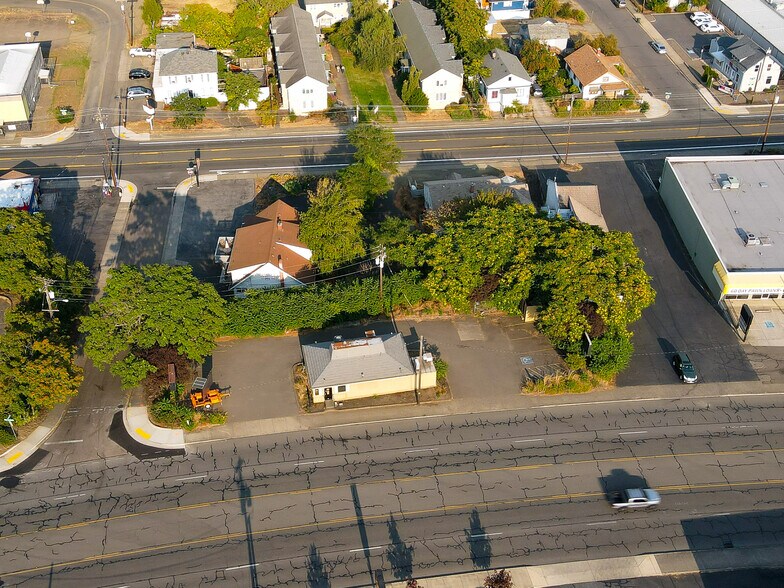 More Photos Of 482 NE Winchester St, Roseburg Freestanding For Sale