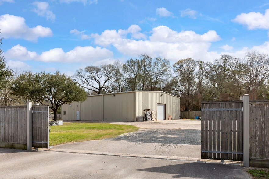More Photos Of 8711 Hufsmith Kuykendahl Rd, Tomball Industrial For Sale