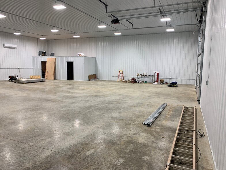More Photos Of 710 6th St NW, Maple Lake Warehouse For Lease