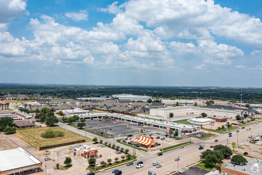 More Photos Of 5555 Rufe Snow Dr, North Richland Hills General Retail For Lease
