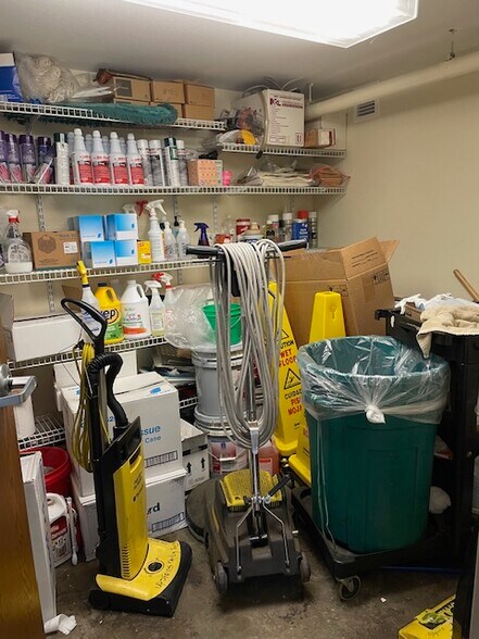 More Photos Of 901 N Prospect Ave, Springfield Freestanding For Sale