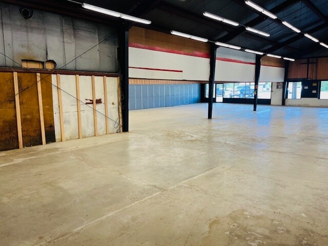 More Photos Of 1865 Main Ave N, Tillamook Storefront For Sale