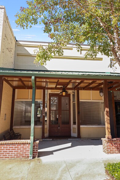 More Photos Of 124 Trinity St, Abbeville Storefront For Sale
