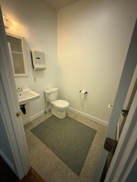 More Photos Of 5423 Penn Ave, Pittsburgh Office For Sale