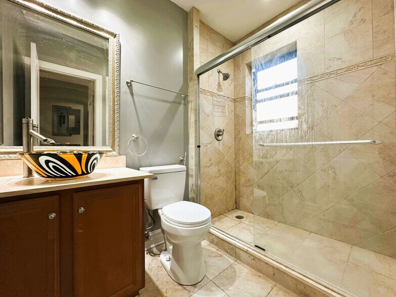 More Photos Of 6610-6618 S Kenwood Ave, Chicago Apartments For Sale