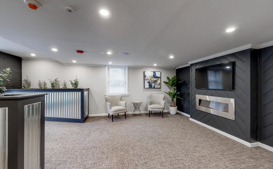 More Photos Of 48 S Market St, Elizabethtown Office For Lease