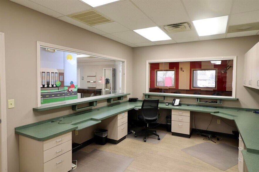 More Photos Of 1203 E College St, Brownsville Medical For Sale