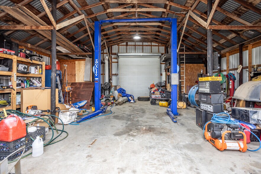 More Photos Of 59 Shawnee Trl, Whitesboro Showroom For Sale