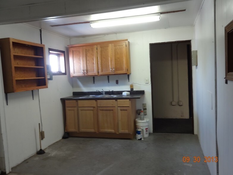 More Photos Of 821 SW Us-40 Hwy, Blue Springs Freestanding For Lease