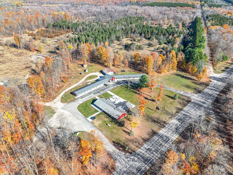 More Photos Of 10422 Cadillac Hwy, Thompsonville Hotel For Sale
