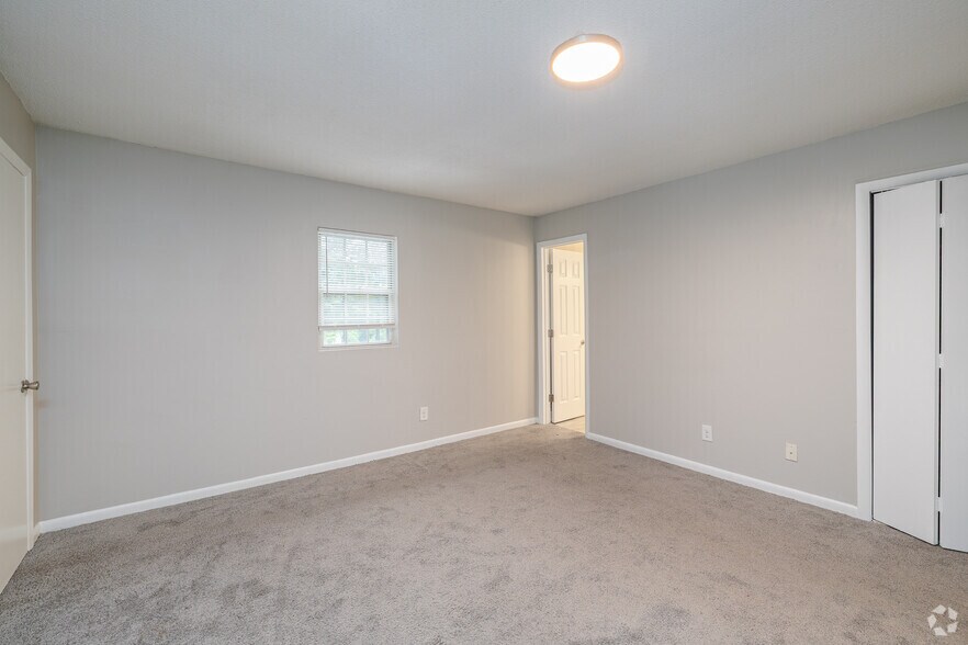 More Photos Of 3300 N Elm St, Greensboro Apartments For Sale