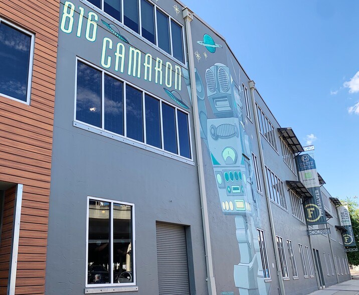 More Photos Of 816 Camaron St, San Antonio Office For Lease