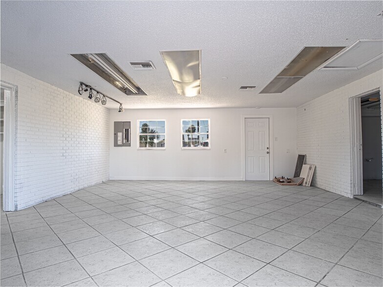 More Photos Of 7618 US Highway 19, New Port Richey Storefront Retail Office For Lease