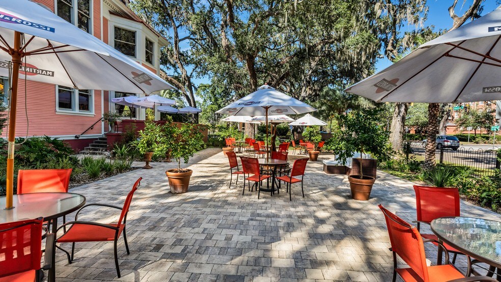 More Photos Of 119 E 37th St, Savannah Restaurant For Sale