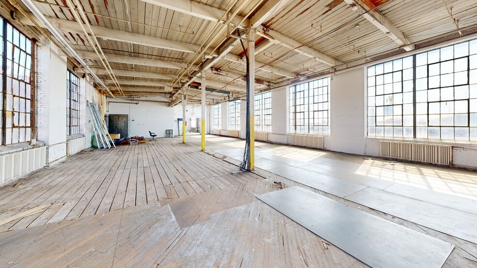 Primary Photo Of 3775 Kensington Ave, Philadelphia Light Distribution For Sale