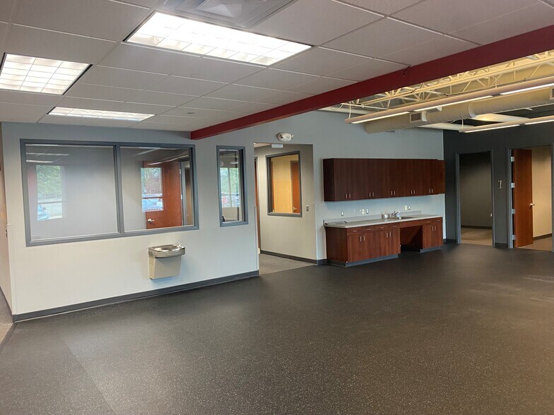 More Photos Of 43475 Dalcoma Dr, Clinton Township Medical For Lease