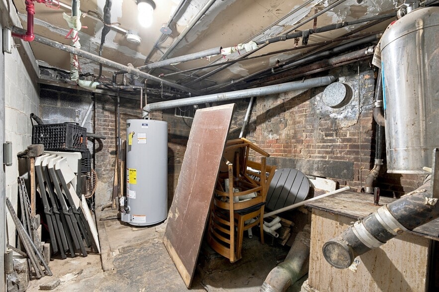More Photos Of 1557 Second Ave, New York Apartments For Lease