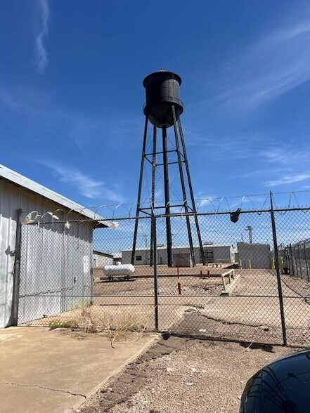 More Photos Of 2411 Avenue E, Lubbock Industrial For Sale