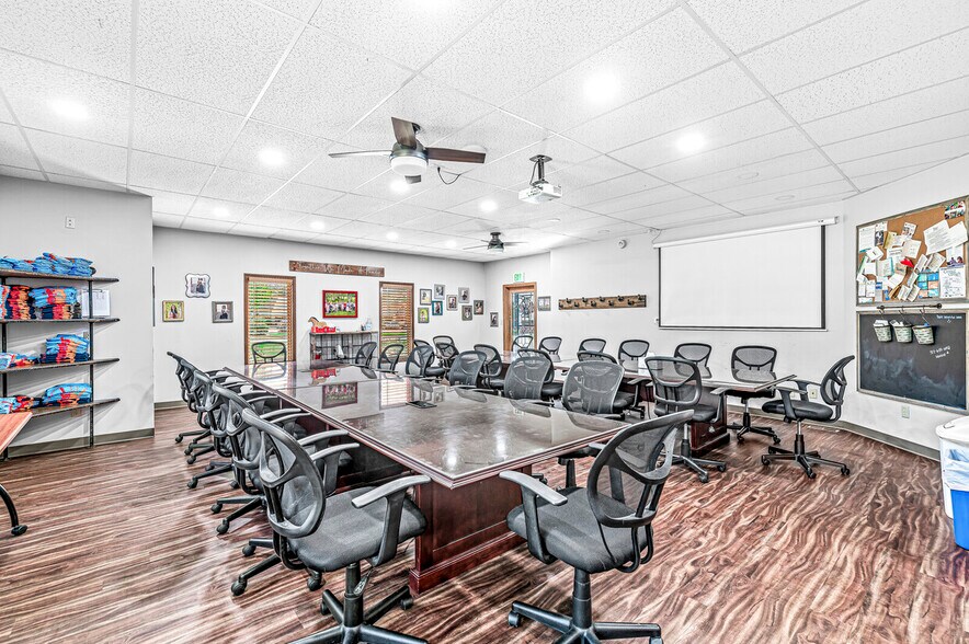 More Photos Of 4022 Arbor Ln, New Palestine Medical For Lease