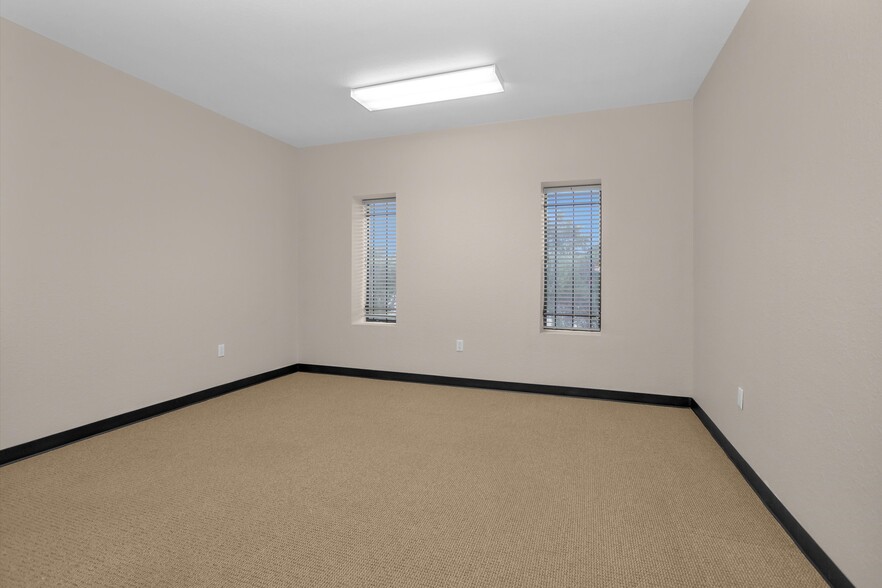 More Photos Of 11111 Neeshaw Dr, Houston Industrial For Lease