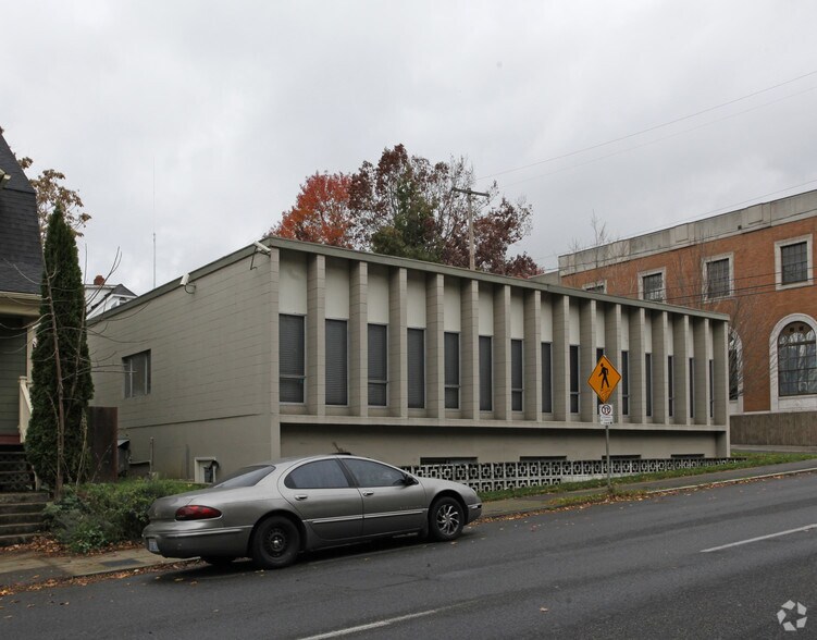 More Photos Of 835 SE 17th Ave, Portland Office For Sale