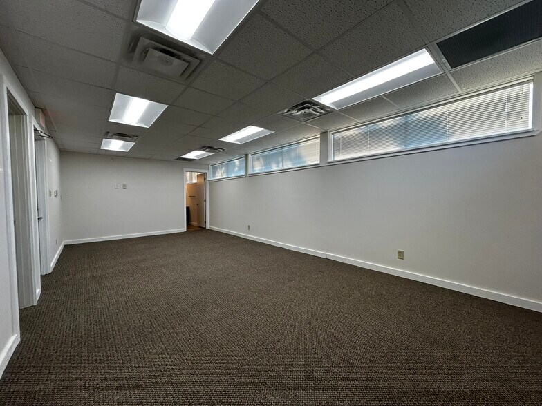 More Photos Of 6820 Roosevelt Ave, Middletown Medical For Lease
