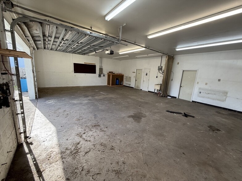 More Photos Of 1853 Canova St SE, Palm Bay Showroom For Sale