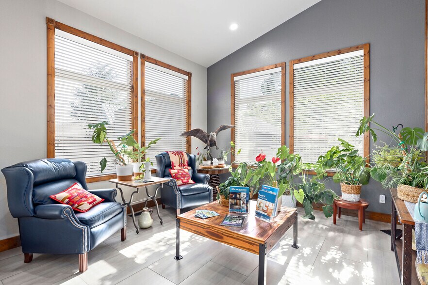 More Photos Of 873 NE 7th St, Grants Pass Medical For Lease