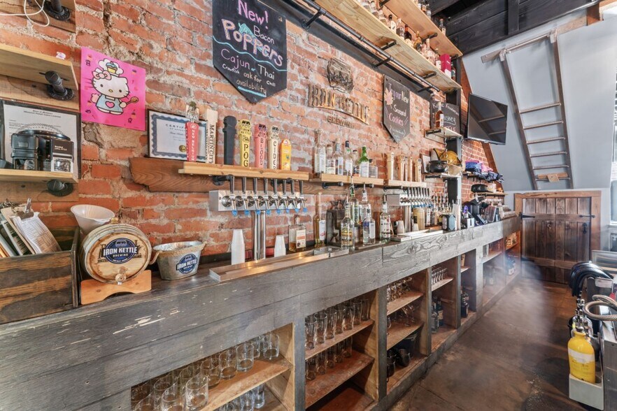 More Photos Of 508 S Main St, Grain Valley Bar For Lease