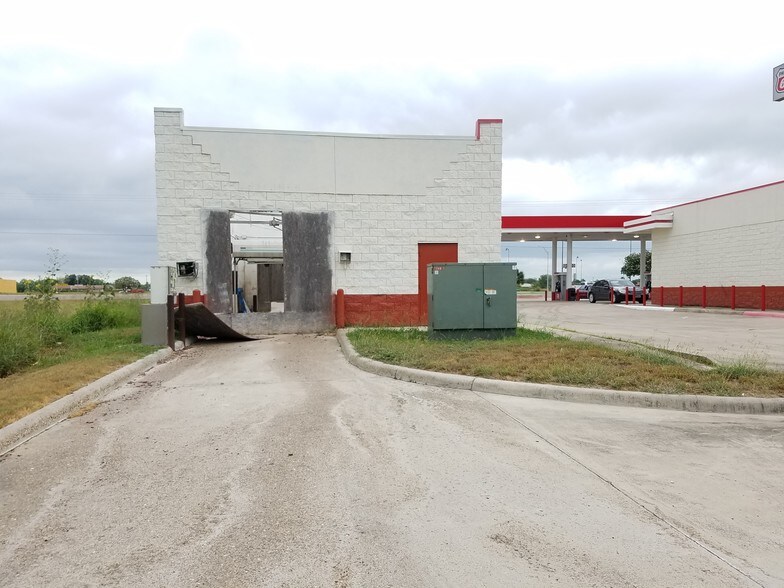 More Photos Of 410 N International Blvd, Hidalgo Convenience Store For Sale