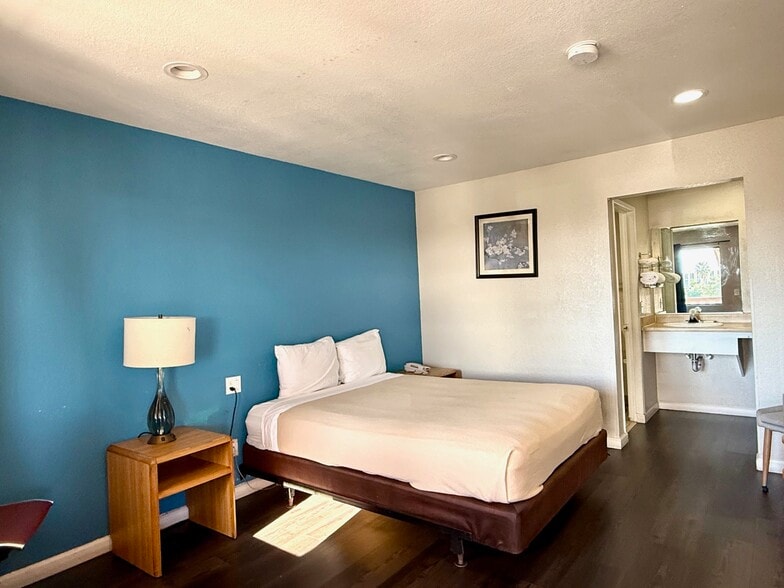 More Photos Of 430 W Palmdale Blvd, Palmdale Hotel For Sale