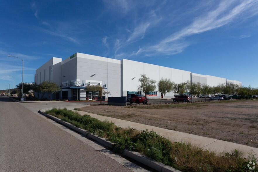More Photos Of 425 E Pinnacle Peak Rd, Phoenix Warehouse For Lease