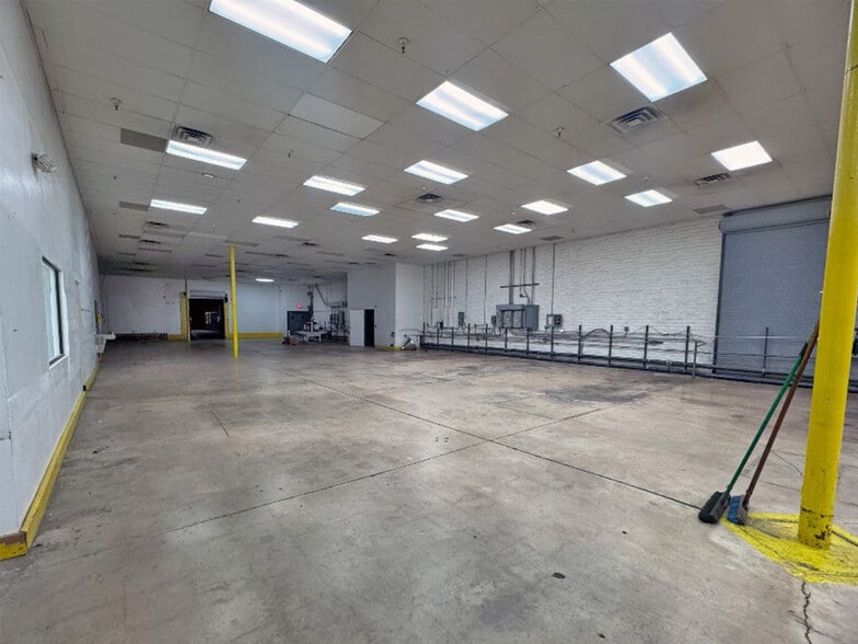 More Photos Of 5580 S Nogales Hwy, Tucson Manufacturing For Sale
