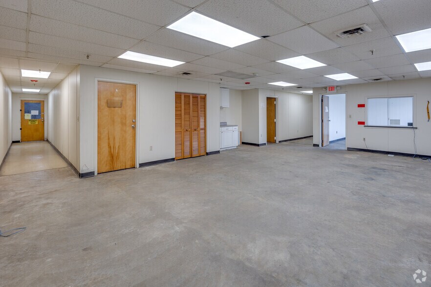 More Photos Of 1070 E Main St, Lake City Industrial For Lease