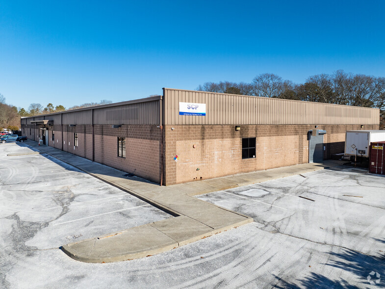 Primary Photo Of 65 Robinson Ave, Patchogue Warehouse For Lease