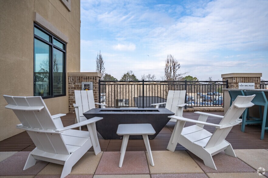 More Photos Of 6000 Avalon Blvd, Alpharetta Storefront Retail Office For Lease