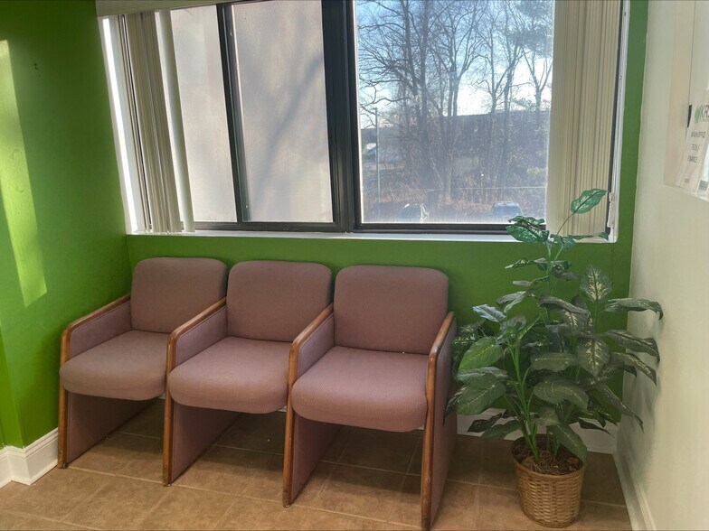 More Photos Of 239 New Rd, Parsippany Office For Lease