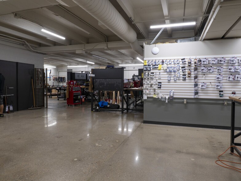 More Photos Of 13400 O St, Lincoln Manufacturing For Sale