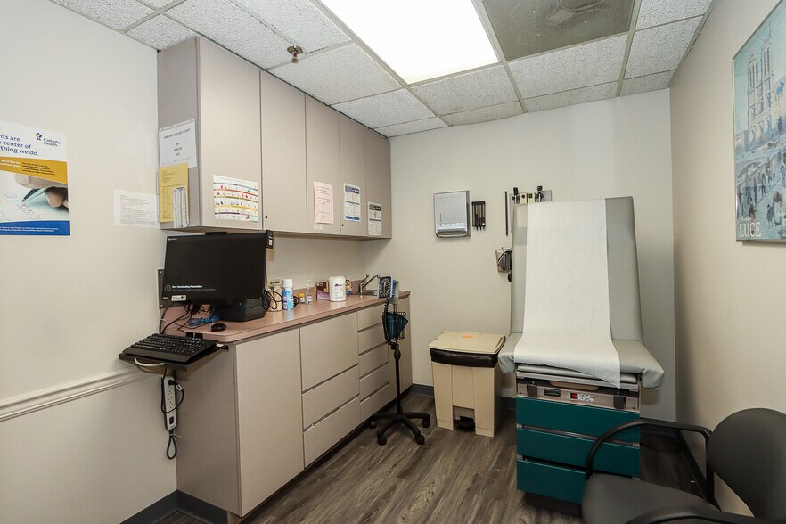 More Photos Of 233 E Shore Rd, Great Neck Medical For Lease