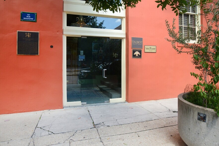 More Photos Of 747 Magazine St, New Orleans Office For Sale