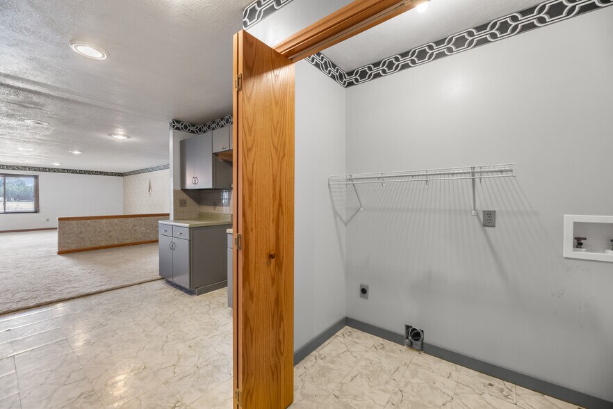 More Photos Of 106 Shadybrook Dr, Cheney Office For Sale