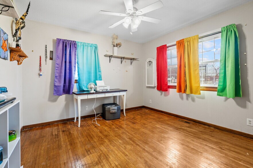 More Photos Of 38804 8th Ave, North Branch Office Residential For Sale