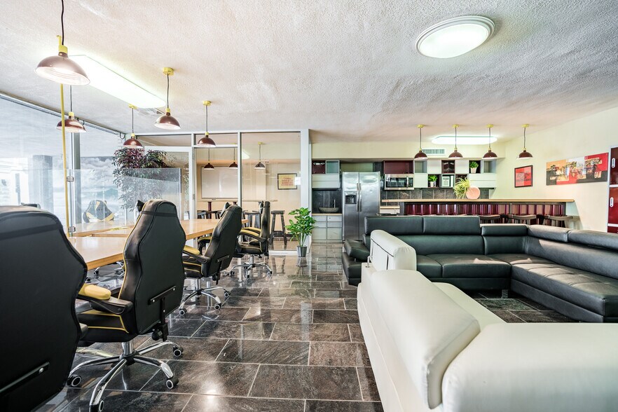 More Photos Of 622 Kempner, Galveston Loft Creative Space For Lease