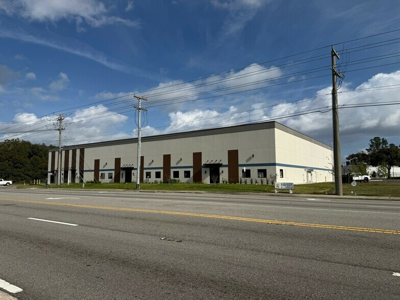 More Photos Of 1530 Kendrick Ln, Lakeland Warehouse For Lease