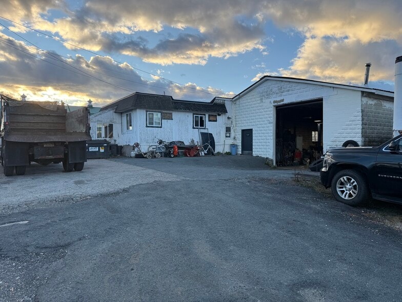 More Photos Of 477 Hartford Avenue West, Uxbridge Flex For Sale